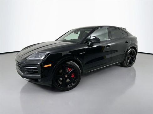 Certified 2025 Porsche Cayenne S image 1