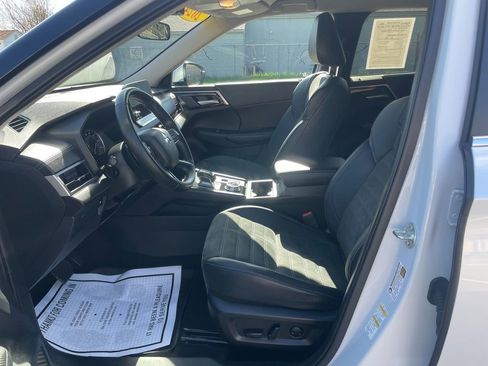 Used 2024 Mitsubishi Outlander SE AWD/4WD image 12