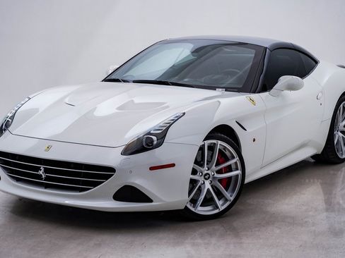 Used 2015 Ferrari California T image 8