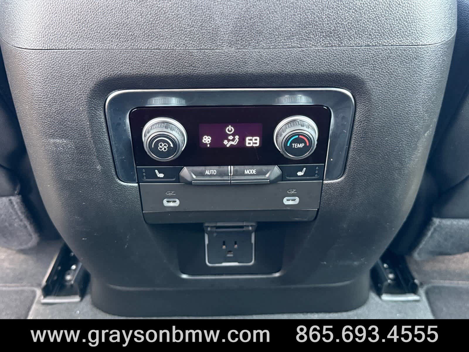 Used 2024 Chevrolet Suburban High Country w/ Premium Package AWD/4WD image 19