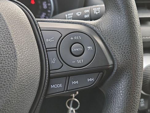 Used 2019 Toyota RAV4 LE image 20