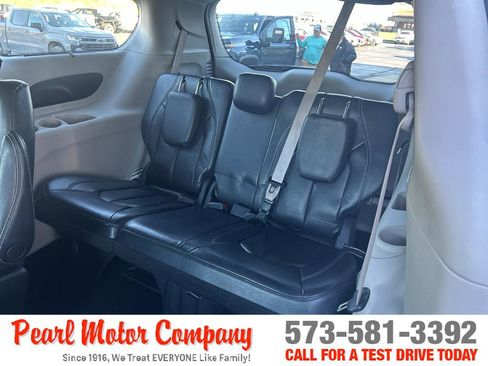 Used 2022 Chrysler Pacifica Touring-L image 20