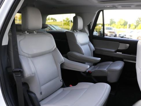 Used 2025 Ford Expedition Active AWD/4WD image 15
