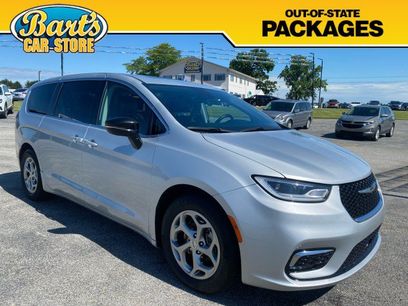 Used 2024 Chrysler Pacifica Limited