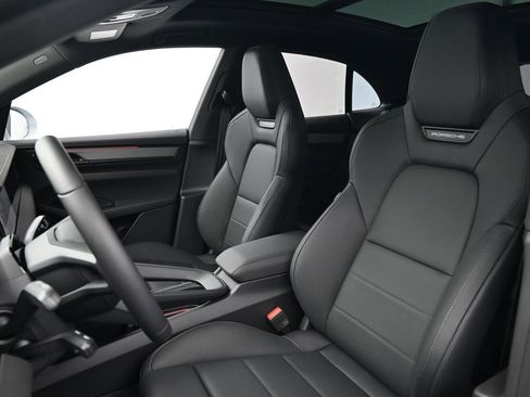 New 2026 Porsche Macan GTS Electric image 5