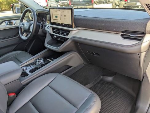 Used 2025 Ford Explorer Active w/ Active Comfort Package image 14
