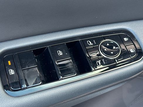 New 2026 Nissan Leaf Platinum+ w/ Cargo Package (Platinum+) image 13