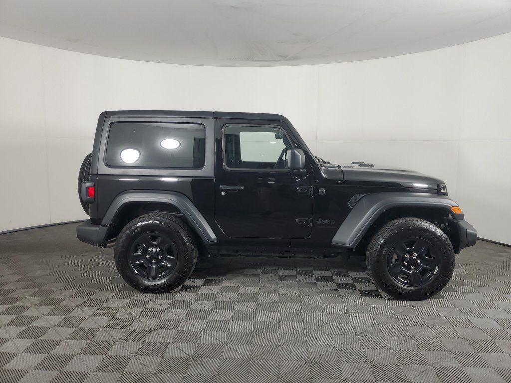 Used 2026 Jeep Wrangler Sport AWD/4WD image 3