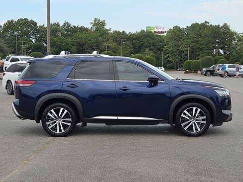 Used 2024 Nissan Pathfinder Platinum w/ Cargo Package FWD image 6