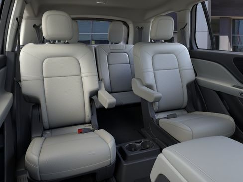New 2026 Lincoln Aviator 2WD image 11