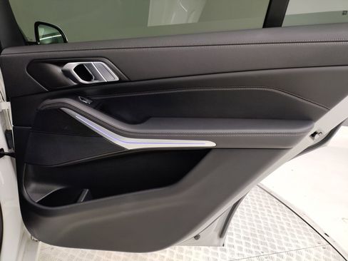 Used 2022 BMW X7 xDrive40i w/ Cold Weather Package image 31