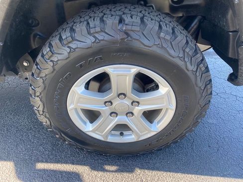 Used 2019 Jeep Wrangler Unlimited Sport S AWD/4WD image 23