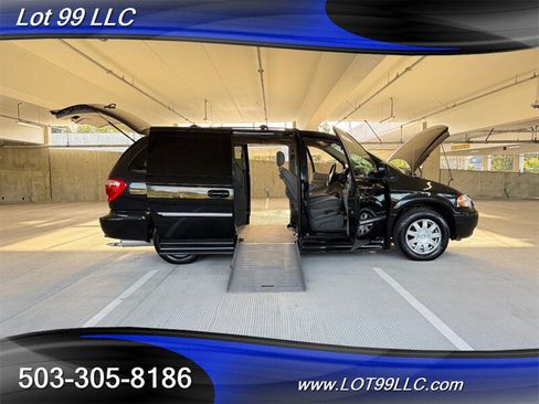 Used 2006 Chrysler Town & Country Touring w/ Trailer Tow Prep Group FWD image 21