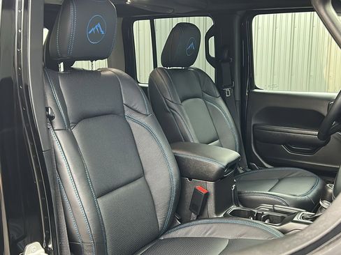 Used 2024 Jeep Wrangler Unlimited Rubicon 4xe w/ Technology Group image 34