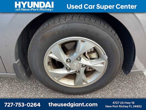 Used 2023 Hyundai Elantra SE image 5