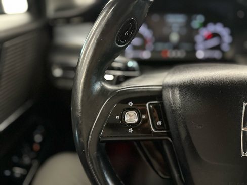 Used 2021 Lincoln Corsair AWD w/ Premium Package image 24