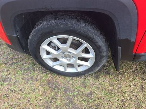 Used 2019 Jeep Renegade Latitude image 18