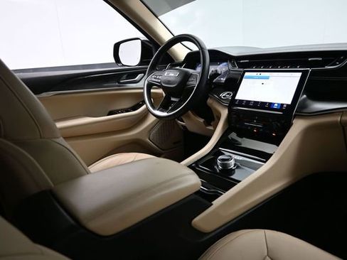Used 2022 Jeep Grand Cherokee L Limited RWD image 17