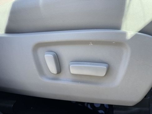 Used 2017 Toyota Highlander Limited image 33