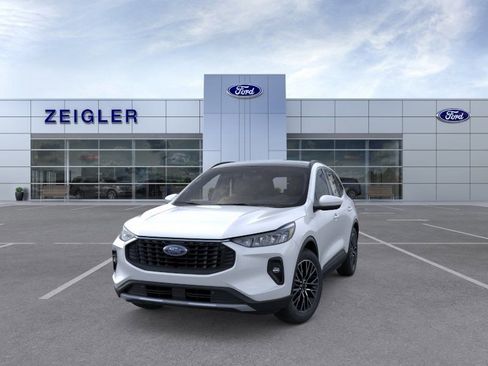New 2025 Ford Escape SE w/ Class II Trailer Tow Package FWD image 2