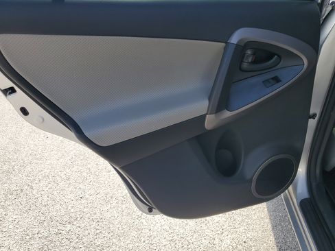 Used 2008 Toyota RAV4 Limited image 31