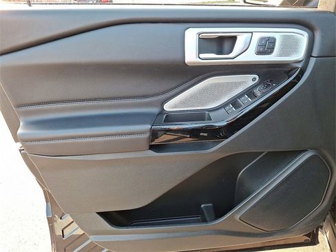 Used 2022 Ford Explorer Platinum w/ Equipment Group 601A image 12