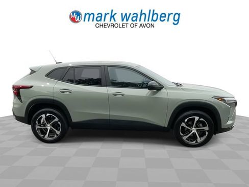Used 2024 Chevrolet Trax RS w/ Driver Confidence Package FWD image 9