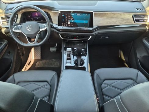 Used 2025 Volkswagen Atlas SE FWD image 25
