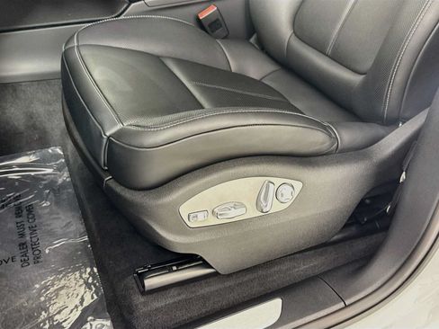 Certified 2026 Porsche Macan S AWD/4WD image 13