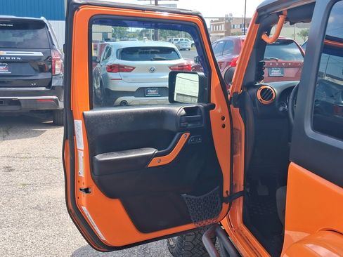 Used 2012 Jeep Wrangler Sahara w/ Dual Top Group AWD/4WD image 4
