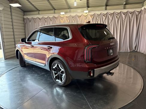 Used 2023 Kia Telluride EX w/ EX Captain's Chair Package FWD image 5