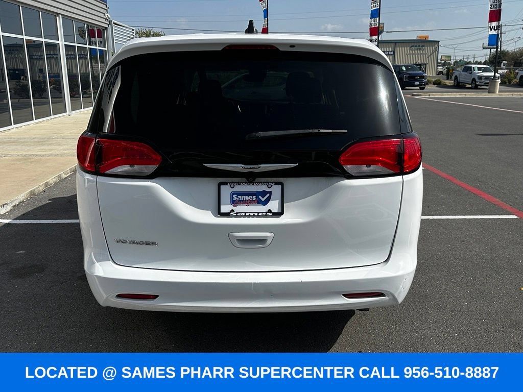 Used 2023 Chrysler Voyager LX FWD image 10