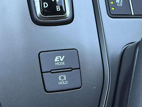 Used 2025 Lexus UX 300h AWD image 19