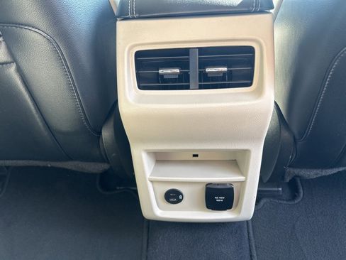 Used 2022 Ford Edge Titanium image 23