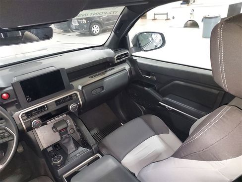 Used 2025 Toyota Tacoma TRD Off-Road image 11