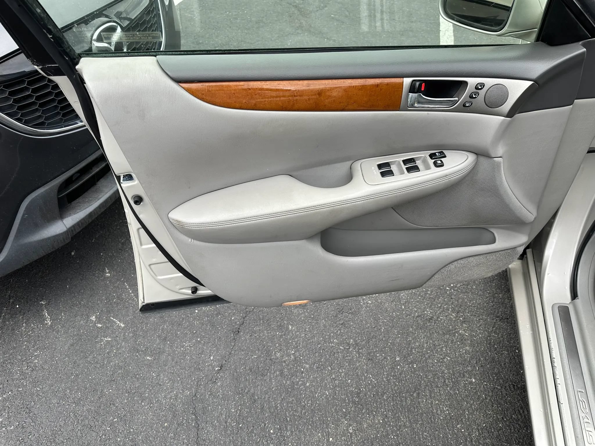 Used 2005 Lexus ES 330 w/ Preferred Accessory Pkg FWD image 21