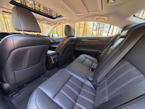 Used 2018 Lexus ES 350 w/ Luxury Package w/Wood Trim FWD image 15