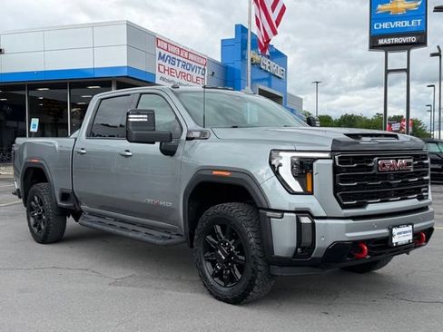 Used 2024 GMC Sierra 2500 AT4 w/ AT4 Preferred Package AWD/4WD image 2