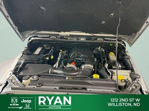 Used 2017 Jeep Wrangler Unlimited Sahara AWD/4WD image 13