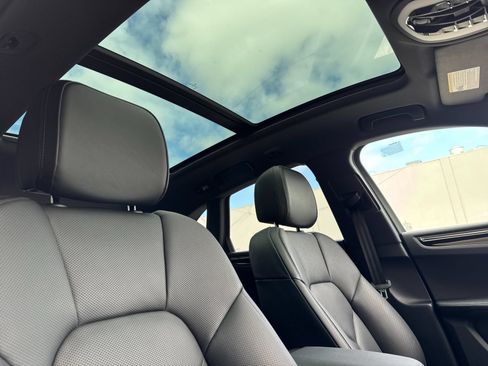 Certified 2026 Porsche Macan AWD/4WD image 19