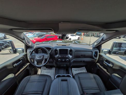Used 2022 GMC Sierra 3500 Denali w/ Denali Black Diamond Edition AWD/4WD image 10