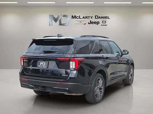 Used 2025 Ford Explorer ST-Line w/ ST-Line Street Pack AWD/4WD image 5