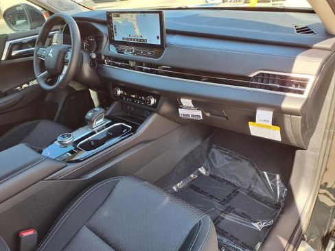 New 2026 Mitsubishi Outlander ES FWD image 8