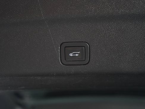 Used 2021 GMC Yukon XL Denali AWD/4WD image 18