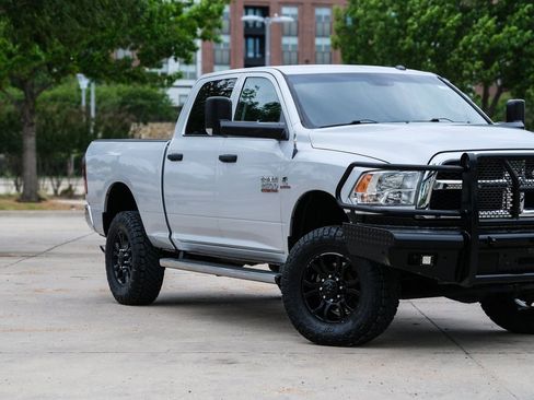 Used 2018 RAM 2500 Tradesman w/ Chrome Appearance Group AWD/4WD image 2