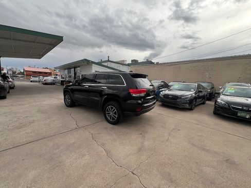 Used 2017 Jeep Grand Cherokee Limited AWD/4WD image 6