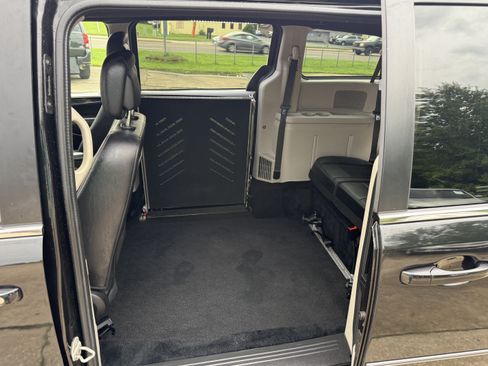 Used 2019 Dodge Grand Caravan SXT FWD image 28