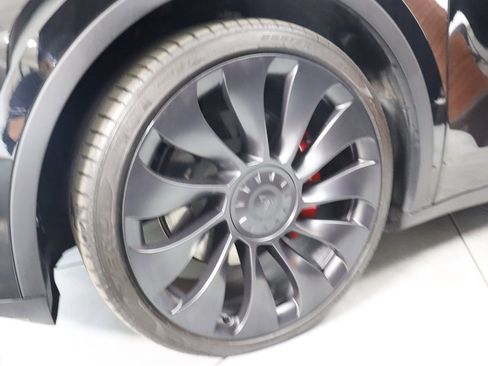 Used 2022 Tesla Model Y Performance image 5