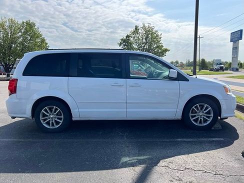 Used 2015 Dodge Grand Caravan SXT w/ UConnect Hands-Free Group image 4