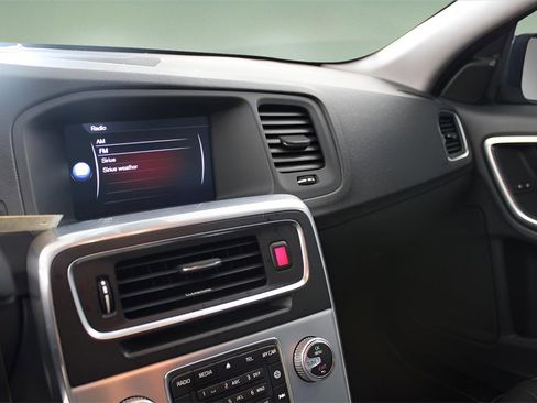 Used 2017 Volvo S60 T5 Dynamic image 24